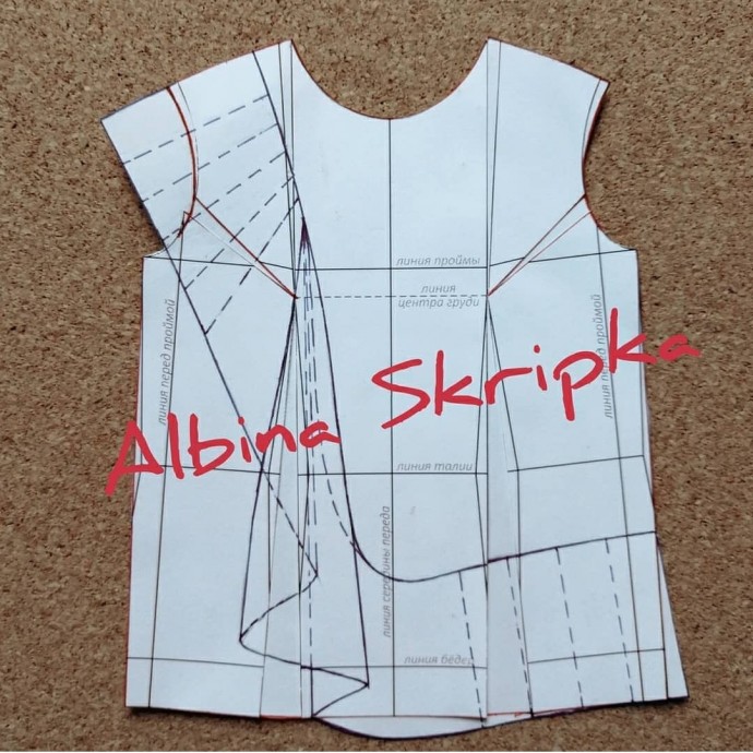 Ассимметричная блузка с воланом