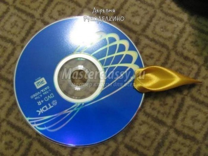 ​Большой подсолнух из атласных лент и CD-диска
