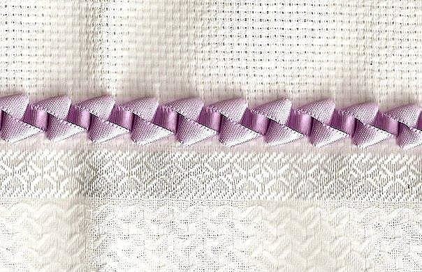 Бордюр из лент на полотенце, покрывало, подушку Бордюр из лент на полотенце, покрывало, подушку