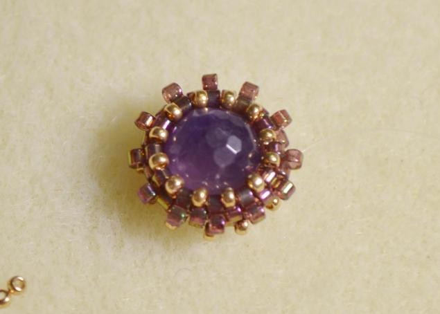 Оплетение бусины бисером