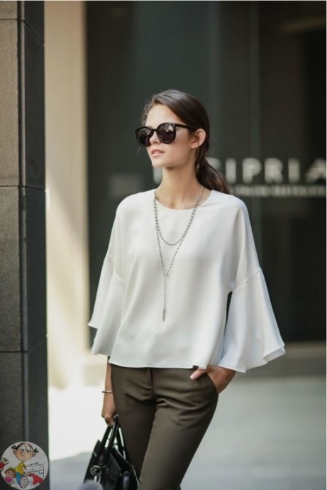 Блузка с воланами на рукавах