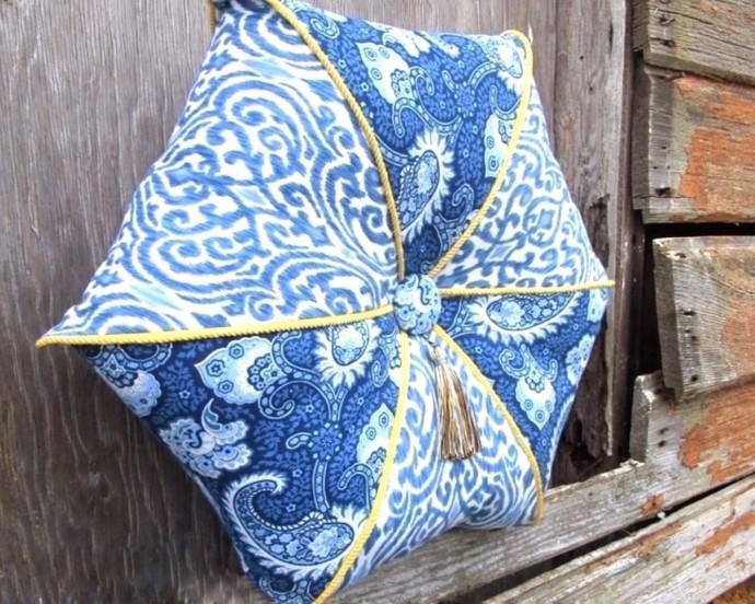 Текстильная подушка