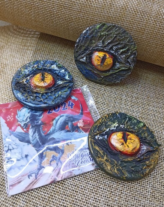 ​Брошь или значок "Драконий глаз" из текстурной пасты