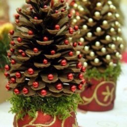 Идеи новогодних ёлочек из шишек