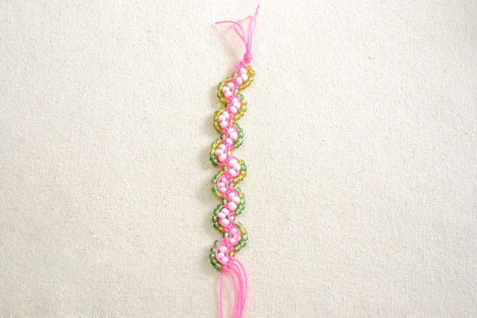 ​Браслет в бесконечно нежной расцветке