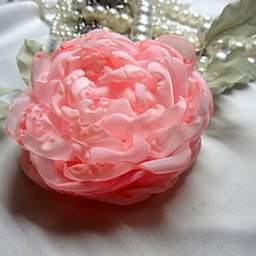 Нежный пион из ткани