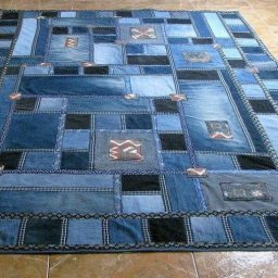 Уютные идеи ковров из старых джинсов