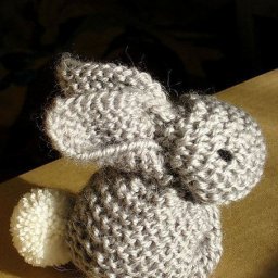 Зайчик из вязаного квадрата