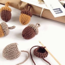 Жёлуди вязаные крючком