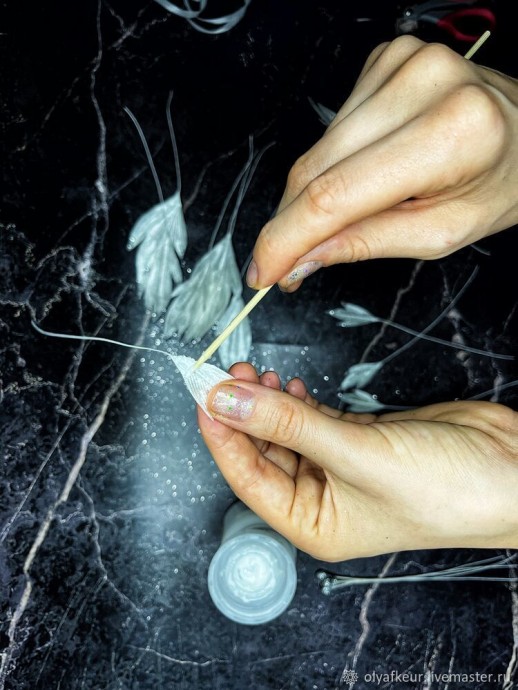 Белая пуансеттия из бархата