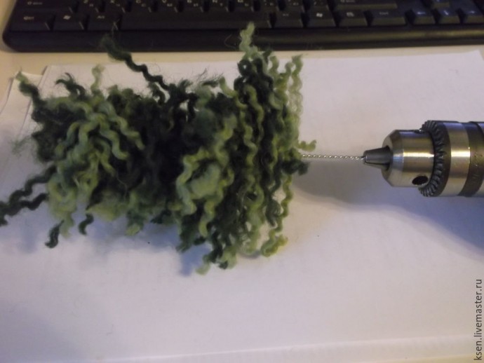 Декоративная ёлка из пряжи