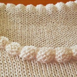 Нарядное и простое в исполнении оформление горловины "Бусинки"