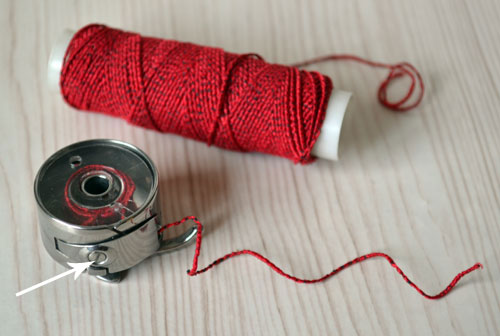 Нитка-резинка для выполнения сборки