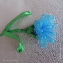Объёмная вышивка: васильки из органзы