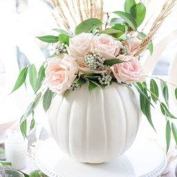 Цветочные композиции в тыквах вместо вазочек