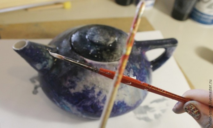 ​Как нарисовать космос акриловыми красками на керамике: мастер-класс