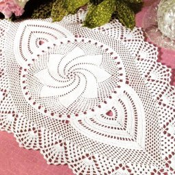 Красивая овальная салфетка