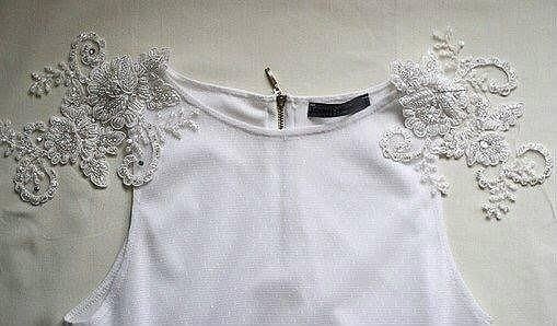 Красивый декор плеч легким движением руки