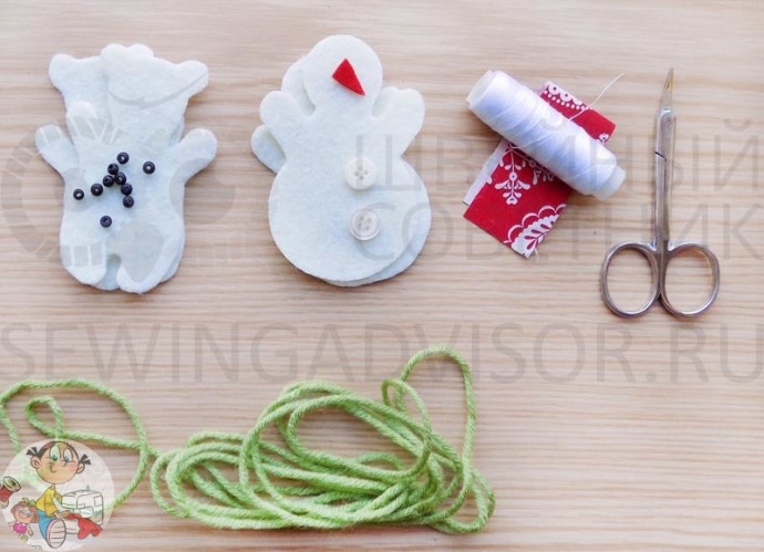 Новогодняя гирлянда с помпонами