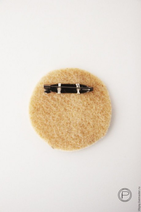 Брошь с вышивкой