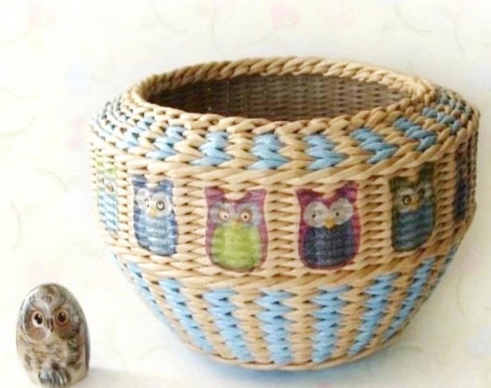 Плетение горшка из газетных трубочек