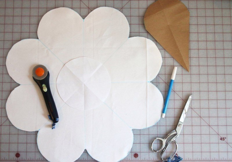 Подушка-ромашка своими руками