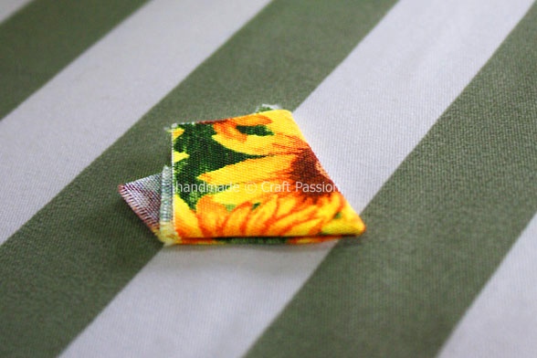 Шьём сами оригинальный коврик или подставку под горячее из треугольников