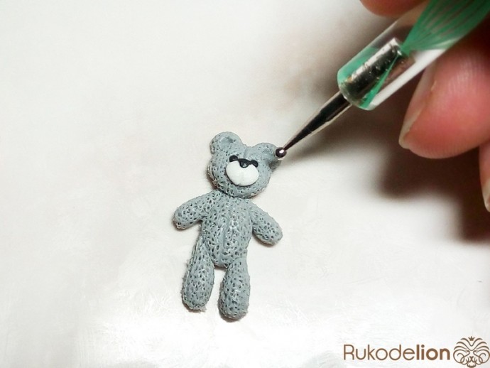 Брошь "Куколка" из полимерной глины