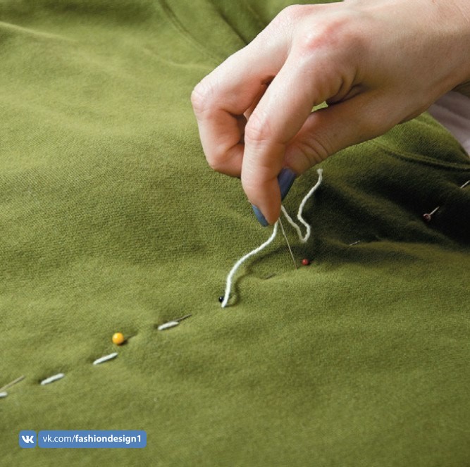 Домашним питомцам: лежанка из пуловера