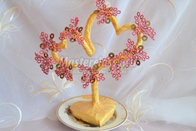 Бисерное дерево в форме 2-х сердец