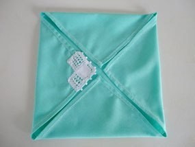 Складываем салфетку-снежинку Складываем салфетку-снежинку