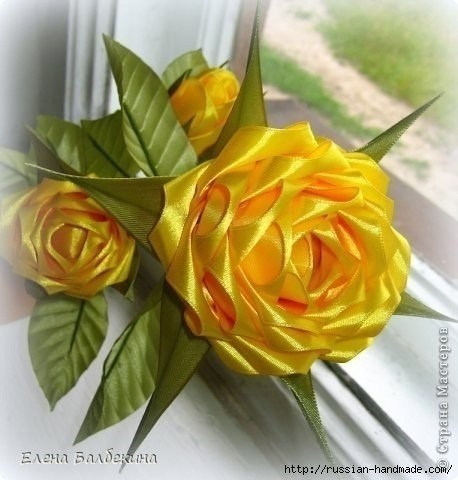 ​Превосходные желтые розы из атласных лент