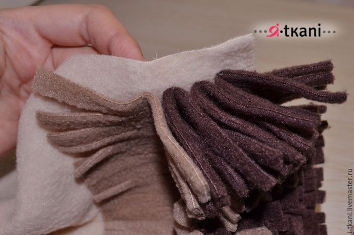 Шьём пушистую подушку из флиса