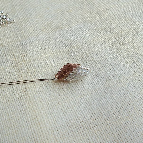 ​Веточка вербы из бисера