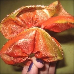 Декор свечи цветами из ленты