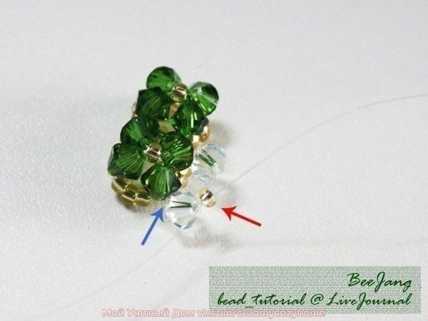 Зелёный браслет из бисера и бусин Зелёный браслет из бисера и бусин