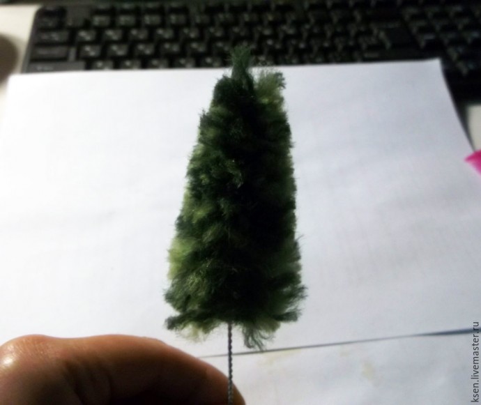 Декоративная ёлка из пряжи