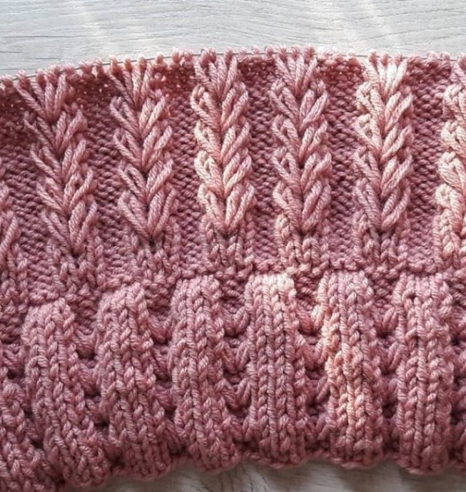 Вяжем шапочку объемным узором