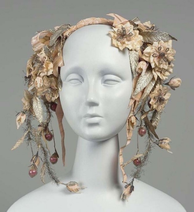 Украшения из цветов из XIX века