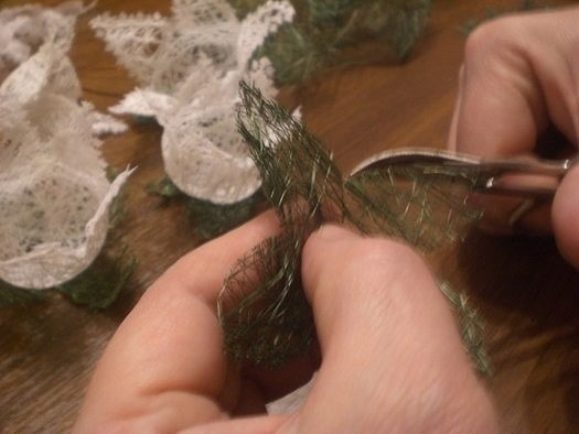 Необычный цветок из ниток