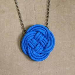 Оригинальное украшение на шею