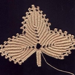 ​Прекрасный вязаный листик