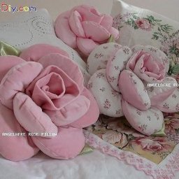 Шикарная подушка в виде розы