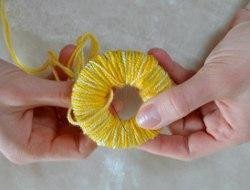 Цыпленок из помпонов