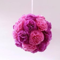 Интерьерный цветочный шар из гофрированной бумаги