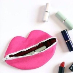 ​Косметичка в виде губ