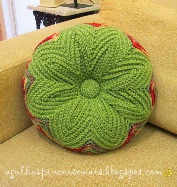 Красивая двусторонняя подушка