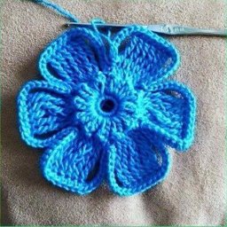 ​Вязаный цветок