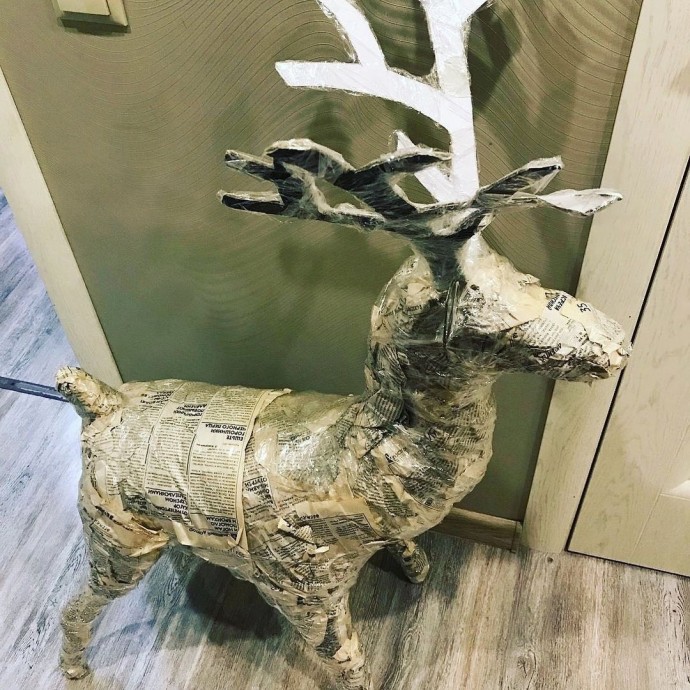 Олень Рудольф из папье-маше Олень Рудольф из папье-маше