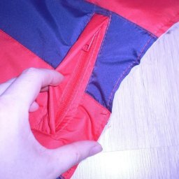 Прорезной карман с листочкой на молнии